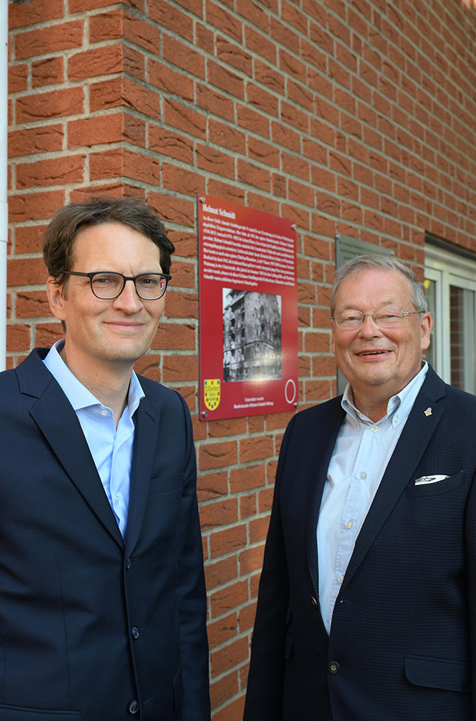 Nach Enthüllung der GedenktafelVorstandsvorsitzender der BKHS, Dr. Meik Woyke, und unser 1. Vorsitzender Thomas Woisin Foto: Michael Zapf