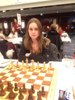 In der Frauenbundesliga unersetzlich, mittlerweile als "Messbecher" auch eine gefürchtete Li-Chess-Queen! WGM Judith Fuchs | Foto: Andreas Albers